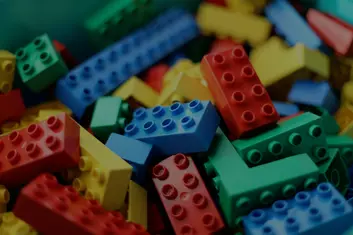 Toy bricks that look similar to LEGO